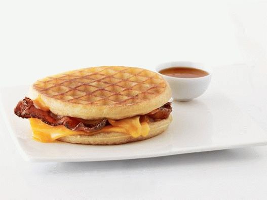33. Com waffles e bacon