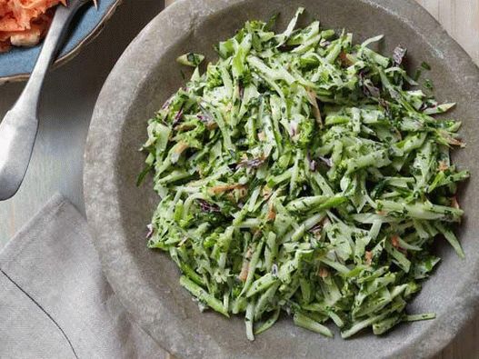 Salada lenta de Cole com brócolis e molho