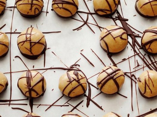 Foto de doces de amendoim de chocolate