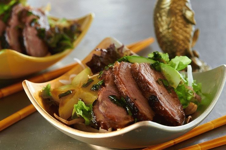 Salada de pato asiático