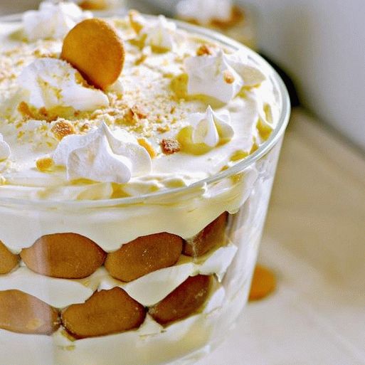 Foto de pudim de banana com chantilly
