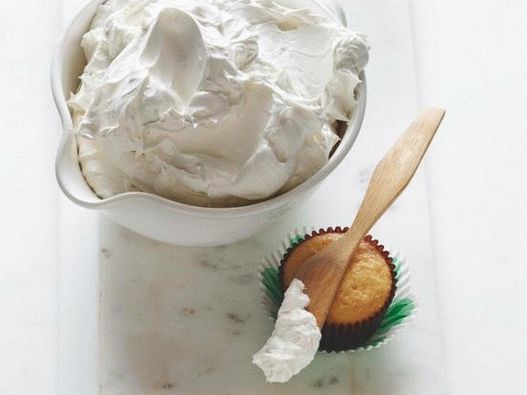 Foto creme de óleo de proteína no merengue italiano