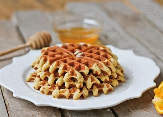 Foto waffles sem glúten com farinha de arroz e migalhas