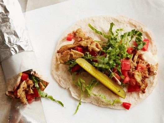 Foto shawarma rápido com frango