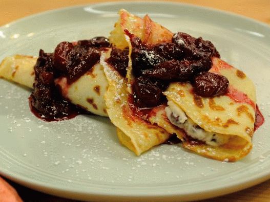 Panquecas de fotos com mascarpone e cereja