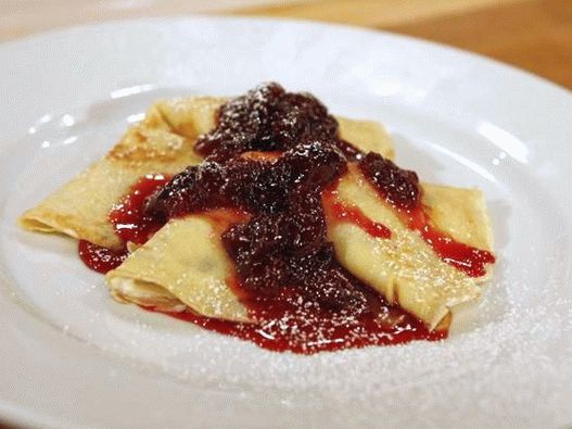 Panquecas de fotos flambadas com cerejas e mascarpone