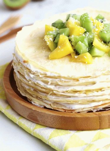 Bolo de panqueca de foto com creme de amêndoa