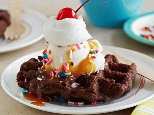 Foto do prato - Sande - sobremesa de waffles de brownie de chocolate com sorvete