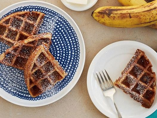 Foto do prato - pão de banana em um ferro de waffle