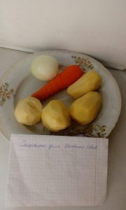 Borsch no caldo de galinha