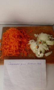 Borsch no caldo de galinha