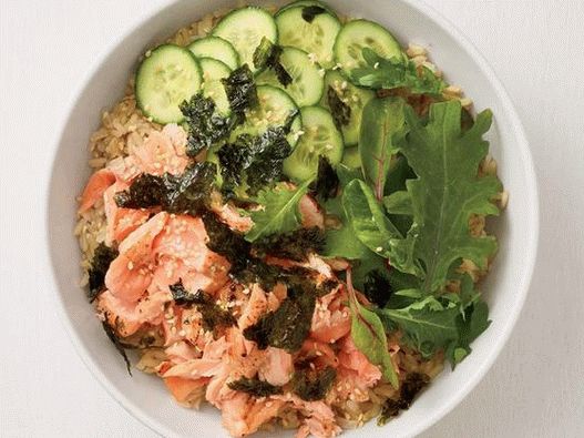 Foto tigela de arroz com salmão