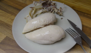 Caldo de peito de frango