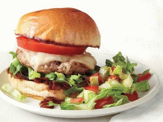 Photo Burger com costeleta de porco e bacon caramelizado
