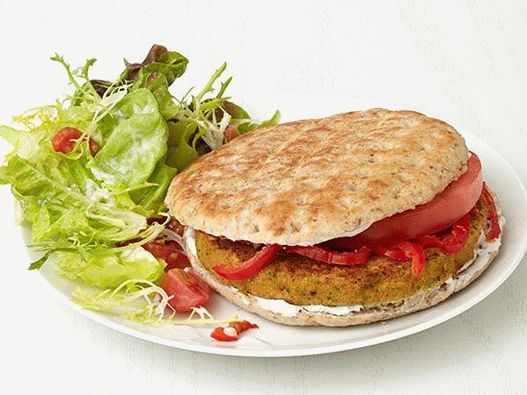 Foto hambúrgueres com falafel