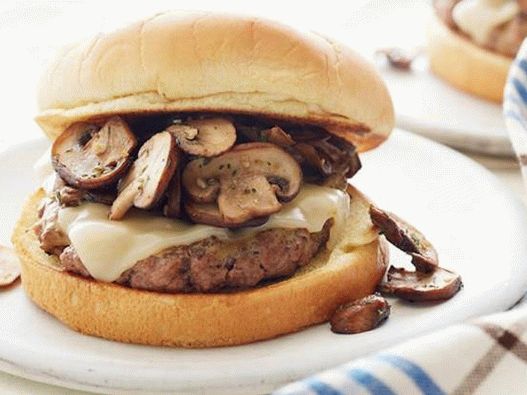 Foto hambúrguer com empada em esmalte de mostarda com cogumelos