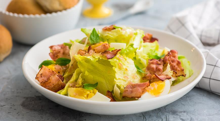 Salada com Bacon e Ovos