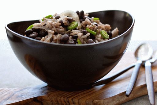 Foto feijão preto com arroz de grão longo