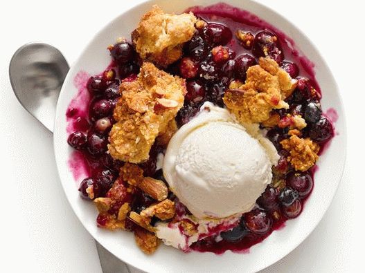 Foto Blueberry desmoronar com cobertura de amêndoa