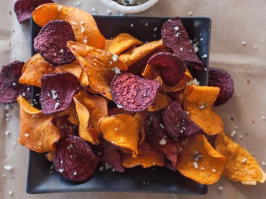 Foto batata doce e batata frita com sal e alho alecrim