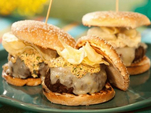 Foto cheeseburger com creme de queijo