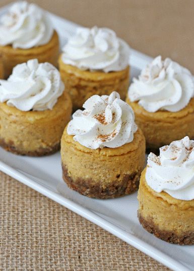 Foto de cheesecake de abóbora em tortinhas de gengibre