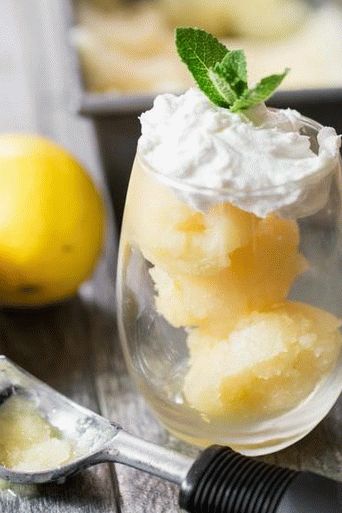 Foto sorvete cítrico com limoncello