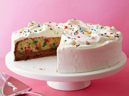 Foto Bolo de crianças com uma camada de biscoitos