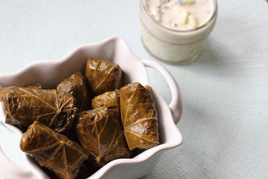 Foto Dolmades (rolinhos de couve com folhas de uva)