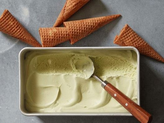 Sorvete com sabor de chá verde sem o uso de uma sorveteira