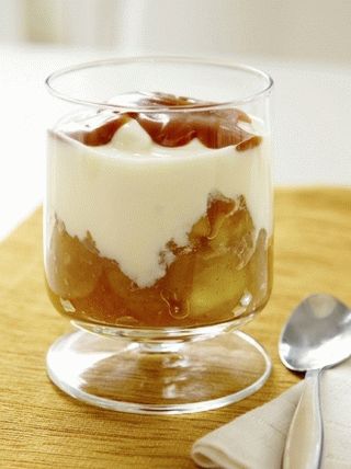 Foto iogurte caseiro com compota de maçã