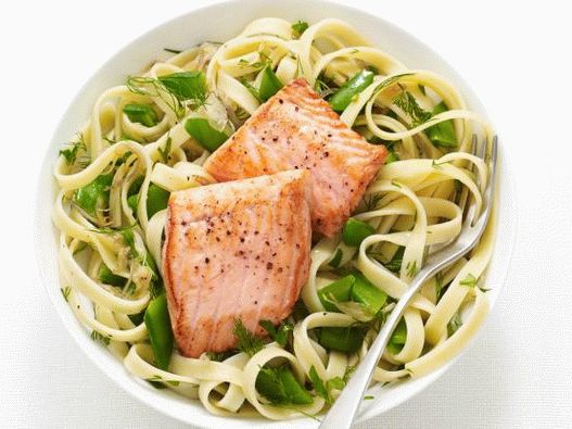 Foto de Fettuccine com salmão e ervilhas