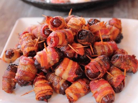 Datas fotográficas embrulhadas em bacon
