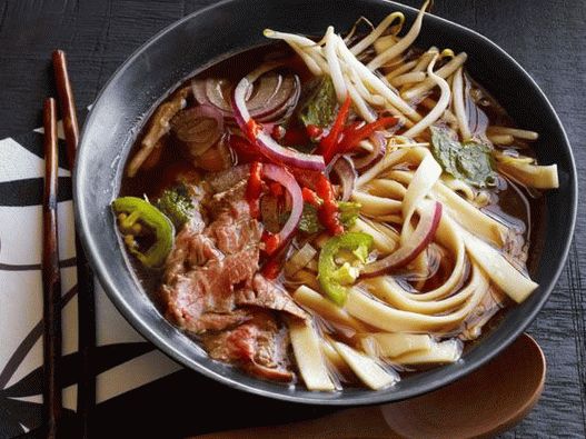 Foto de Fo Bo (sopa vietnamita de macarrão de carne)
