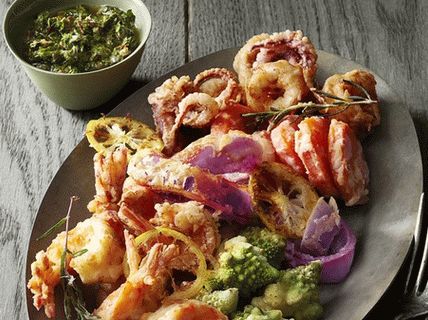 Foto de Fritto Mysto com molho de anchova