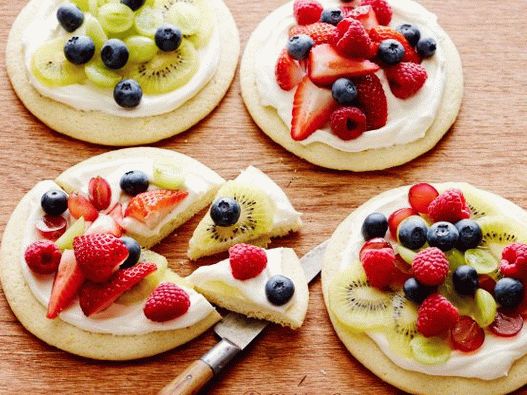 Foto pizzas de frutas para uma mesa infantil
