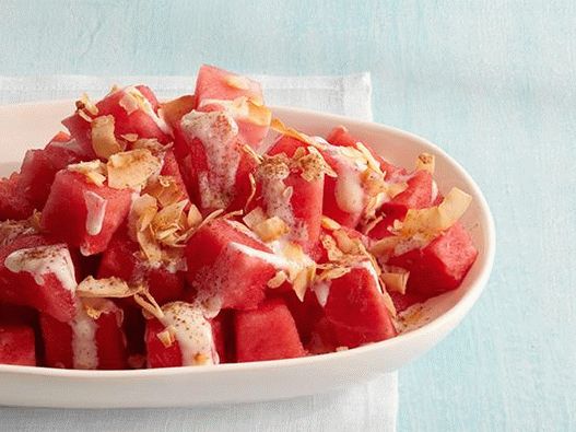 Foto salada de frutas com melancia e coco