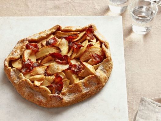 Foto de Galette com maçãs e bacon