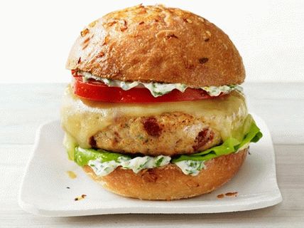 Foto hambúrgueres com salsicha de peru e calabresa
