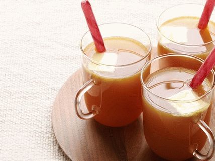 Foto quente maçã-canela bebida com manteiga