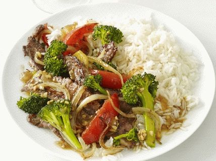 Foto de carne chinesa com brócolis