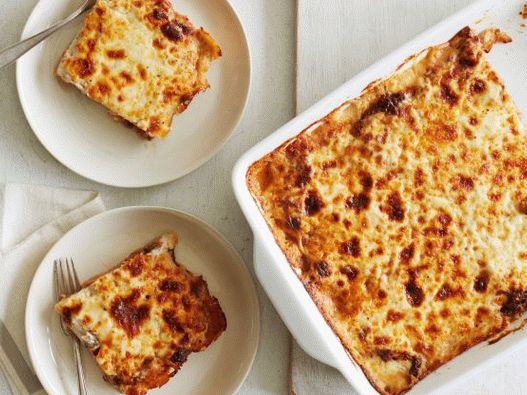 Foto de Musaka grego (caçarola com molho bechamel)