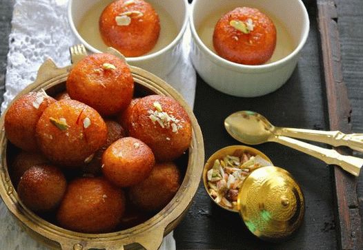 Foto Gulab jamun - bolinhos de leite frito em calda rosa
