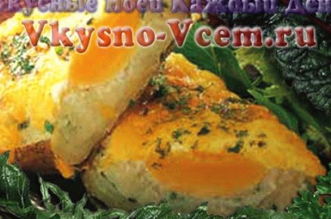 Ovos de ganso no forno em xícaras de batata