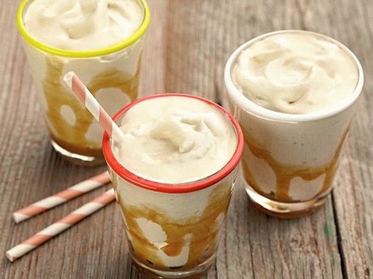 Foto Um shake espesso com o sabor de uma banana adotiva