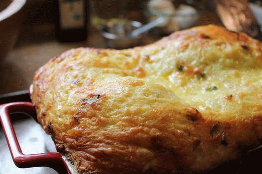 Foto de Hashbrown sob fondue de queijo