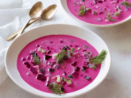 Foto borsch frio de verão