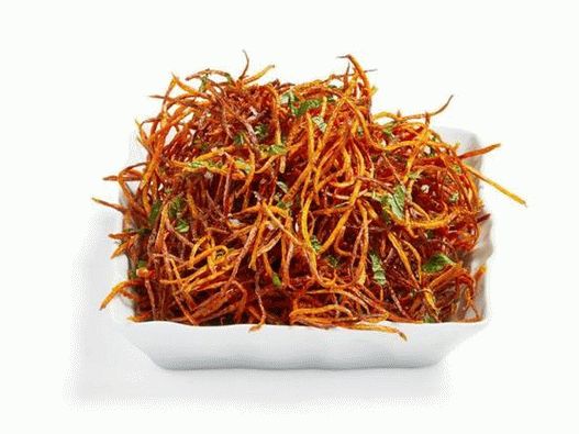 Foto de canudos de cenoura fritos e fritos