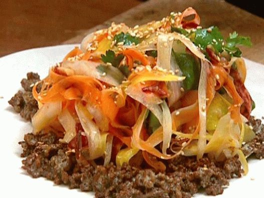 Foto de salada indiana de cenoura Jamie Oliver com cordeiro