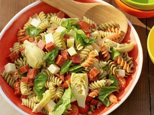 Foto salada italiana com macarrão